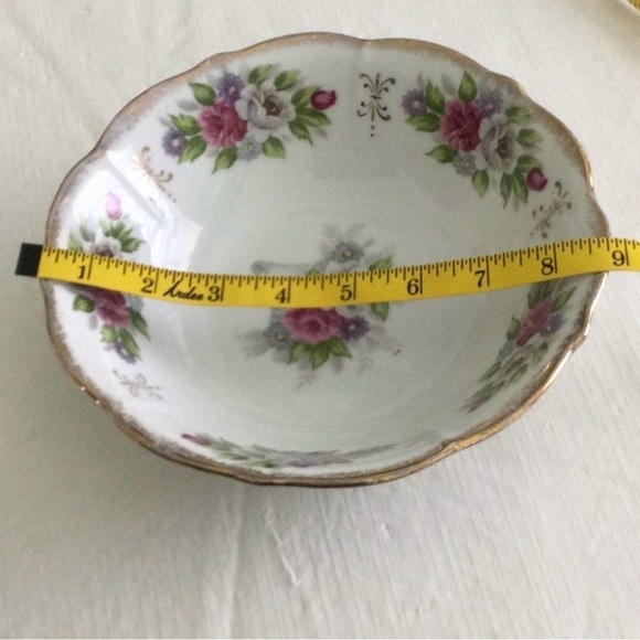 Vintage Serving Bowl beautiful flower design scalloped edge in gold - Picture 2 of 5